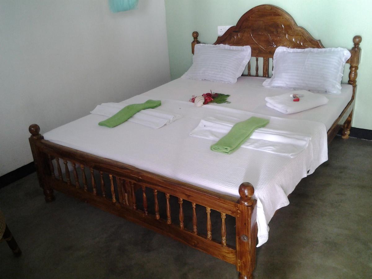 Dolphinchilling Hotel Alankuda Екстериор снимка