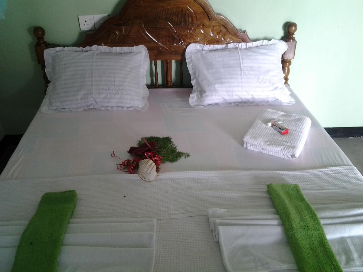 Dolphinchilling Hotel Alankuda Екстериор снимка
